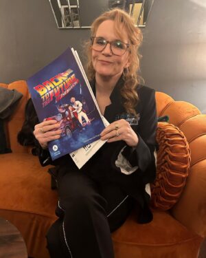 Stacey Farber Instagram - “Surreal, but nice.” Loved visiting London with my onscreen sister @lea_thompson 🇺🇸👯‍♀️💫🥰🙏💋 #TheSpencerSisters @ctv