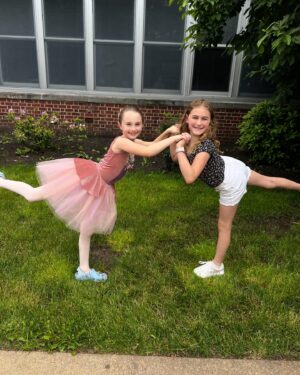 Stacey Tookey Instagram - With a fractured toe poor Harps had to sit out her ballet recital. What a good sport and good friend she was sporting all her friends ❤️