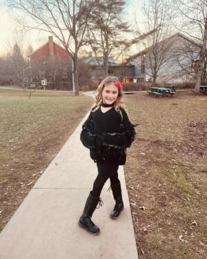 Stacey Tookey Instagram - All the festive things… Nutcracker performance, Winter Arts Evening at school & Musical theatre showing of Harper’s scene from Wicked and song & dance from Newsies!! A busy but beautiful season..Happy Holidays everyone 🎄