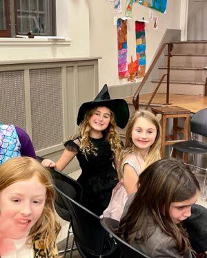 Stacey Tookey Instagram - All the festive things… Nutcracker performance, Winter Arts Evening at school & Musical theatre showing of Harper’s scene from Wicked and song & dance from Newsies!! A busy but beautiful season..Happy Holidays everyone 🎄