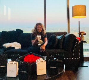 Star Jones Instagram - Hubby arrived in Atlanta…bearing #fewofmyfavoritethings gifts…Countdown to my 62nd Birthday on March 24th has begun!  #FunTimes #birthdaygirl #cocochanel #chanel
