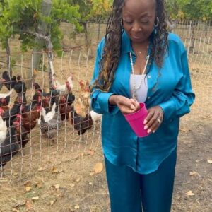 Star Jones Instagram - What an amazing afternoon @lacremawines.  Their dedication to #sustainability made the experience even more wonderful.  From feeding the chickens to examining the grapes like an expert winemaker 😉🍷. Even @iammimimarielugo got in on the fun!  Our @kjwines #sonoma #napa #winecountry adventure continues!