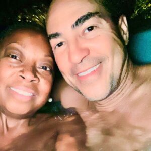 Star Jones Instagram - When your man says, “it’s raining…what about one last dip in the Hot Tub?”
It’s just what you do…🥰
#hottubparty #rainyday #crazyinlove 

Happy end of summer wishing you a fantastic fall!