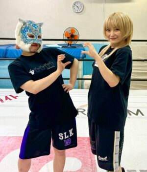 Starlight Kid Instagram - 【チーム♡両思い】
なつぽいが考えそーなタッグ名が完成しました😑

まぁとにかく合同練習のYouTubeを見てくれ😵‍💫
気分落ちてたけどありがとうねって感じで、やったからには絶対勝つ‼️

5/6日本武道館 ALLTOGETHER
待ってる🐯🖤

#SLK
#スターライトキッド
#なつぽい
#スターダム
#STARDOM
#女子プロレス
#ALLTOGETHER
#チーム両思い