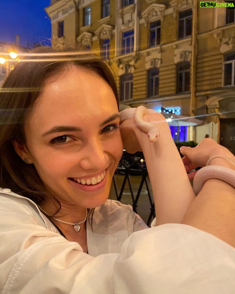 Stasya Miloslavskaya Instagram - вы с подругой после того как всех обосрали,но в конце добавили-да кто мы такие,чтобы судить отмечай свою змеюку