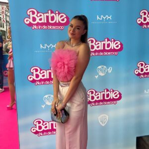 Stefania Liberakakis Instagram - premiere from #barbiethemovie in Amsterdam 💗 let’s go barbie💗
 (where is my ken?😂) 

#barbiethemovie #warnerbrosnl #cinema