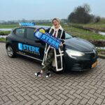 Stefania Liberakakis Instagram - YAAAAAAA GESLAAGD 🎉🚗❤️🥹 Ik kan het nog steeds niet geloven maar HIJ IS IN DE POCKET HOOR!! Zonder @sterk_rijopleidingen_ was het niet gelukt❤️ ze hebben me zoveel geleerd en super geholpen!! Ontzettende leuke tijd gehad met jullie en ik ga jullie stiekem toch echt missen!! Zo dankbaar!! Bedankt voor alles!🥹❤️ en Tja, nu wordt het onveilig voor iedereen op de weg, sorry HAHA😂🥹😍 #rijbewijs #driverslicense #sterkrijopleidingen