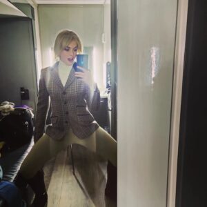 Stefanie Martini Instagram - Mostly Morning Marnie Mirror pics
Thanks for all the lovely words about The Gold 🪙💛✨
Tonight 9pm BBC 1
Also @graceesnell and @lisamustafa you're wizards