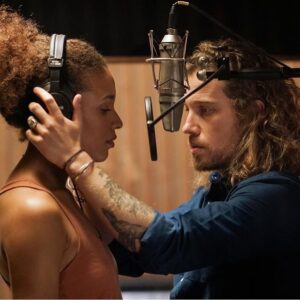 Stéfi Celma Instagram - Retrouvez nous dans @dixpourcent avec  @jdoreofficiel et toute la team de folie 😍 à partir du 19 Avril sur France 2 🎉😬
Hâte que vous découvriez cette deuxième saison!!! #dixpourcent #happy