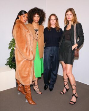 Stéfi Celma Instagram - Défilé @stellamccartney ❤️ #mode #talent #rencontre #toujoursunplaisir 
@tinakunakey @constancejablonski
@polo_ll