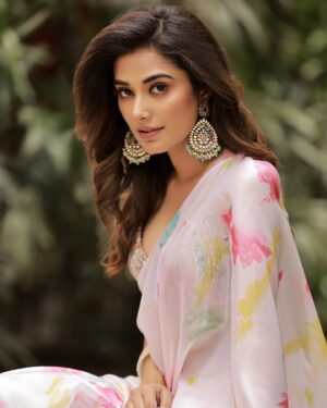 Stefy Patel Instagram - इन आँखों की मस्ती ♥️
.
.
Shot by @amitkhannaphotography 
Styling @stylingbyvictor @sohail__mughal___ 
Mua @makeupbynayan