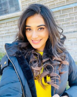 Stefy Patel Instagram - Cover me in Sunshine♥️💫
.
.
.
Mua @kritika.sharda