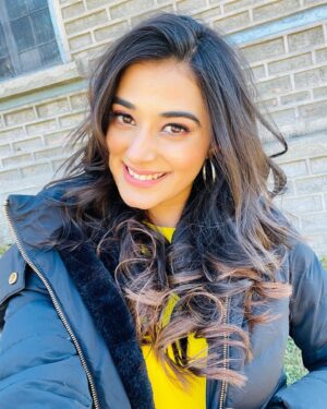 Stefy Patel Instagram - Cover me in Sunshine♥️💫
.
.
.
Mua @kritika.sharda