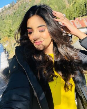 Stefy Patel Instagram - Cover me in Sunshine♥️💫
.
.
.
Mua @kritika.sharda