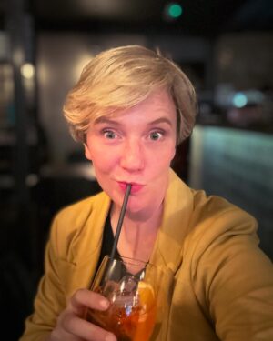 Stella Creasy Instagram - Finishing the day with a well earned drink - swipe right for my view …#loveWalthamstow #loveMyNeighboursEvenMore