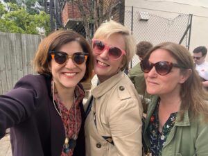 Stella Creasy Instagram - The future looks bright, better get the shades on! #votelabour 🌹 
@stellacreasy @labourmovementforeurope @annebclarke