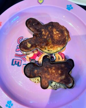 Stella Creasy Instagram - Thankfully I think my kids love me not for my attempts at pancakes - but how do you make them into shapes as these got stuck in the moulds @meerasodha @nigellalawson ?! 

#epicFail #cooking #parenting #bananaPancakes