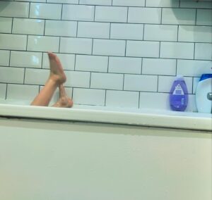 Stella Creasy Instagram - There were definitely two children in that bath - but many, many, many more limbs it seemed….

#parenting #bathtime