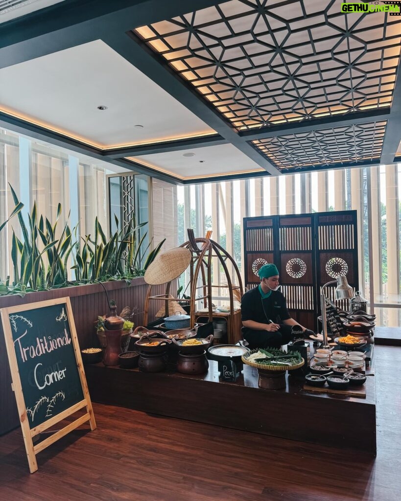 Stella Lee Instagram - Discover Surabaya in absolute luxury ✨ Just checked into the stunning Glacier Suite at @vasahotel, where every window frames the dynamic skyline of Indonesia’s second-largest city. Book yourself a culinary journey at @naganojapaneserestaurant, where each dish is not only a feast for the taste buds but a work of art. Morning brings its own delights with a breakfast spread that’s all about indulgence and wide choices 💖