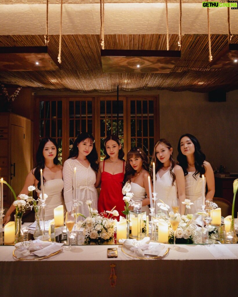 Stella Lee Instagram - Flew all the way to Bali just for my bestie @molita_lin ‘s 30th birthday 💖 I wish you to stay healthy, wealthy, and happy. May you’re surrounded with amazing and positive people who wish nothing but the best for you. Hope you and I can travel more in the future and please stay humble and inspiring 😘 Welcome to 30’s club baby ✨
