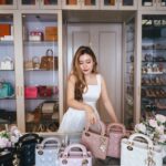 Stella Lee Instagram - I do this with all of my fashion items. From dress, shoes, to bags. If you like a certain style, buy it in ALL colors. Even better if you have a pair, just in case 🤭 No aku engga jualan yaaa.. Ga terima jastip barang branded juga. Cuman kalau pada mau belanja branded yg authentic, ke kenalanku aja ya di @snowcelineluxuries @snowceline_luxuries 👌🏻 ✨