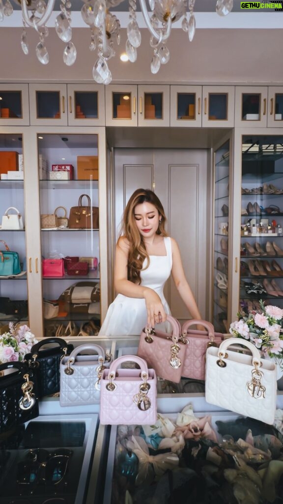 Stella Lee Instagram - I do this with all of my fashion items. From dress, shoes, to bags. If you like a certain style, buy it in ALL colors. Even better if you have a pair, just in case 🤭 No aku engga jualan yaaa.. Ga terima jastip barang branded juga. Cuman kalau pada mau belanja branded yg authentic, ke kenalanku aja ya di @snowcelineluxuries @snowceline_luxuries 👌🏻 ✨