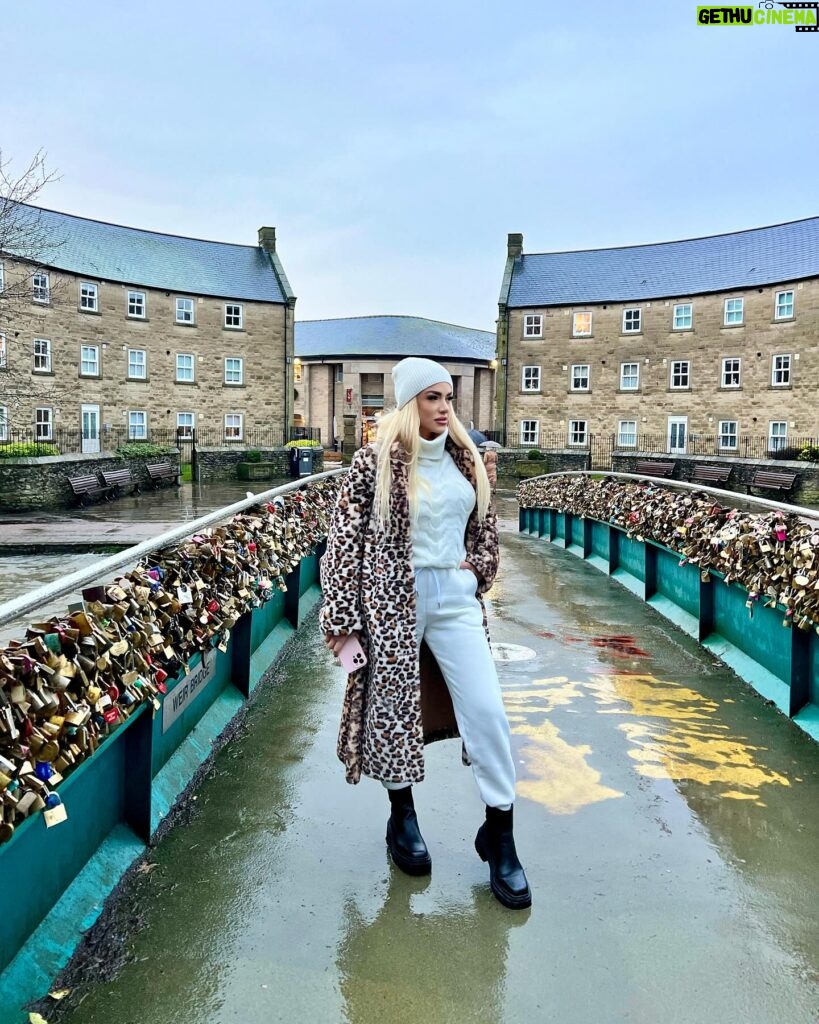 Stella Mizeraki Instagram - At Bakewell for pudding 🧁