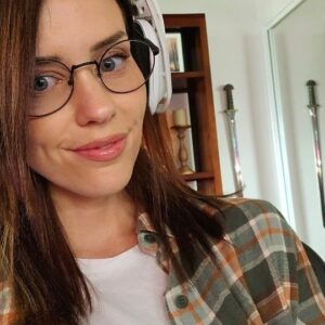 Actress Stephanie Bendixsen HD Instagram Photos and Wallpapers April 2024