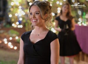 Stephanie Bennett Instagram - TONIGHT at 8/7 Central on @hallmarkchannel and @w_network in 🇨🇦! 
.
.
.
#hearties #hallmarkchannel #hallmarkmovies #WeddingSeason #hallmarkies