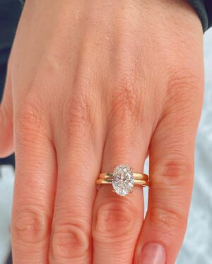 Stephanie Bennett Instagram - Our winter hike today ended in the most stunning surprise 💍! 

We did things a little backwards and got married before we got ‘engaged’ 😜 But today Seb gifted me the most special gift I’ve ever received. I love you more than words @sebastianjstewart.

BIG shoutout to @cavaliergastown. They are the best of the best ✨