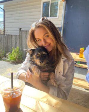 Stephanie Bennett Instagram - 🐶 ☕️ ☀️ 🌱