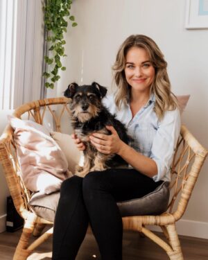 Stephanie Bennett Instagram - Just a couple of b**ches 🐶💁🏼‍♀️
.
.
.
@ashleyrossstudios @zoe_the_dorkie