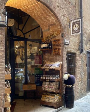 Stephanie Bennett Instagram - Will forever be dreaming of Tuscany 
🍷🧀🥖🍇🌿