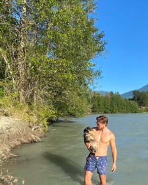 Stephanie Bennett Instagram - Sunday Funday with the fam 💗🐶☀️
