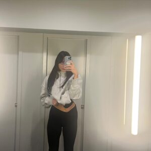 Stephanie D'Agostini Instagram - happy friday from me and my amazon extensions