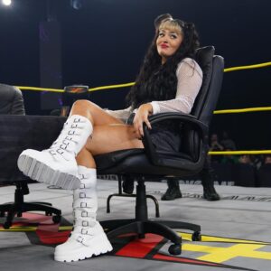 Stephanie De Lander Instagram - 1 WEEK AWAY FROM THE GREATEST @tnawrestling KNOCKOUT’S WORLD CHAMPIONSHIP REIGN OF ALL TIME! 😁 @beezzzzy #TNAisSDL #Rebellion