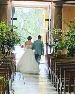 Stéphanie Pareja Instagram - 💒J’ai marié mon fils. 🤍🫶🤍
Cette  phrase est dingue….😳🤣 
quelle chance de pouvoir vivre ce moment si précieux pour mes loulous et pour nous tous. @manon_bsrs♥️@jules.flying♥️ 

Merci Ralf et merci à ton équipe si adorable pour l’accueil, l’organisation, la bienveillance  dans un écrin de ouf ! 
  @villa.165 ✨un paradis créé pour réaliser ses rêves ☺️
🤍🫶🤍
.
@rosemrd