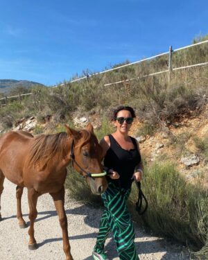 Stéphanie Pareja Instagram - Au fer rouge 🧲🐴✨
.

@rosemrd