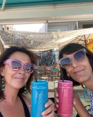 Stéphanie Pareja Instagram - Détox avant la rentrée !
Un jus de fruits avec mon amie et la vie est belle 😎🍍🍏🍓🍒
.
@audrey_creps