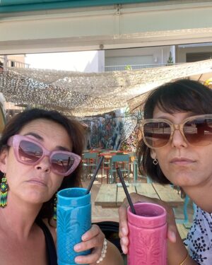 Stéphanie Pareja Instagram - Détox avant la rentrée !
Un jus de fruits avec mon amie et la vie est belle 😎🍍🍏🍓🍒
.
@audrey_creps