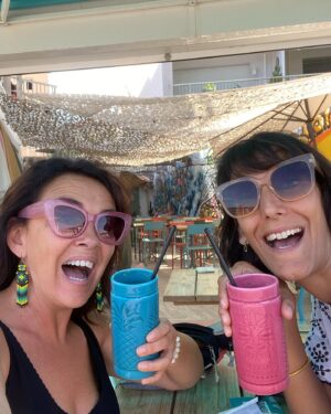 Stéphanie Pareja Instagram - Détox avant la rentrée !
Un jus de fruits avec mon amie et la vie est belle 😎🍍🍏🍓🍒
.
@audrey_creps