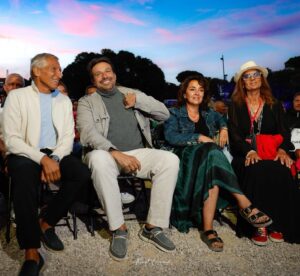 Stéphanie Pareja Instagram - Retour sur la  première édition des théâtrales d’Eze créé par @davidbrecourtofficiel et parrainé par Francis Huster.🌠✨🌠✨🌠✨🌠✨🌠✨🌠
Un grand merci pour l’invitation🩵
.
@stephanecherki 
@pascale_rivolta 
@celine_zambon 
@karen.sori06 
@brunosalomoneofficiel 
@naguiiiiiii 
@le_mensuel_magazine 
@eze_tourisme
@bbostudio 📸