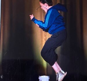 Stéphanie Pareja Instagram - Je serai au théâtre de l’Eau  Vive à Nice le 17 juin à 21h00 et le dimanche 18 juin à 15h00 .
 Tellement hâte de partager les deux soirs avec vous !!! 🥳💃
(oui c’est 15 h du soir 🤣)
📸@bbostudio

Réservations : 0493271049
.
@theatredeleauvivenice 
.
#onewomenshow 
#riremaispasque 
#partage 
#humours
