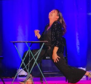 Stéphanie Pareja Instagram - Je serai au théâtre de l’Eau  Vive à Nice le 17 juin à 21h00 et le dimanche 18 juin à 15h00 .
 Tellement hâte de partager les deux soirs avec vous !!! 🥳💃
(oui c’est 15 h du soir 🤣)
📸@bbostudio

Réservations : 0493271049
.
@theatredeleauvivenice 
.
#onewomenshow 
#riremaispasque 
#partage 
#humours