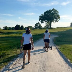 Stephanie Szostak Instagram - Magic hour with the Club Champ, the Swede (who talks all the way until she hits the ball) and the Hubby ⛳️

@lohlasport I love my new golf gear 💚 Merci 😘
#womengolf