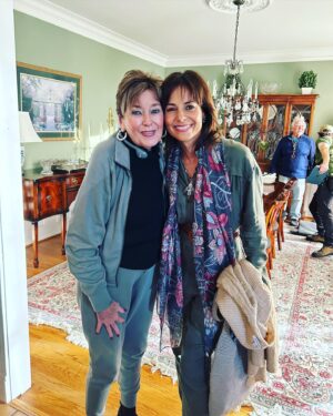 Stephanie Szostak Instagram - 🎥 Day 1 in St. Louis on the set of #OnFire and the Force of Nature that is Susan O’Leary is here inspiring me (Thank you @johnoleary.inspires for giving me this opportunity to portray your amazing Mother on screen) 
Wait - I have six children !?!? Ha.  What a beautiful family ! 

#onfiremovie #onfirejohnoleary 
#behindthescenes