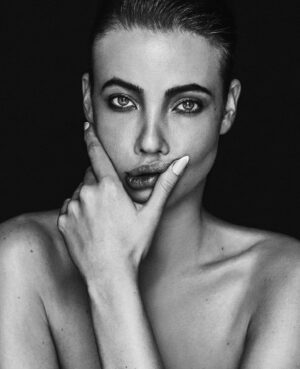 Stephanie Corneliussen Instagram - It’s giving 2022 🫧 #tb

photo @christianblanchard 
stylist (the wunderbar) @stylistmikeadler 
mua @xxfidelxxmakeup 
hair @didusting
#PaperCutMagazine