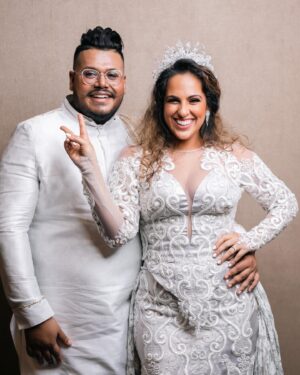 Stephanie Siriwardhana Instagram - See how @stephaniesiriwardhana abuses me! 
We are also going to start a project together 🩵 
Dressed in @lovisarongs @lovigrooms 
📸 @hasaranga__