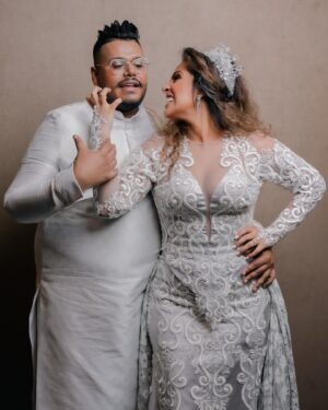 Stephanie Siriwardhana Instagram - See how @stephaniesiriwardhana abuses me! 
We are also going to start a project together 🩵 
Dressed in @lovisarongs @lovigrooms 
📸 @hasaranga__