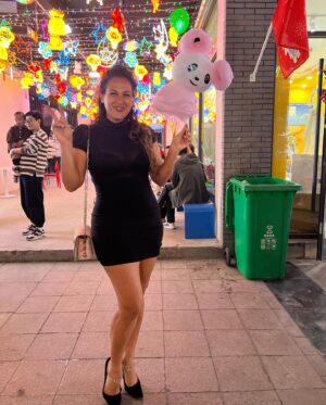 Stephanie Siriwardhana Instagram - Even #warriors need a #break sometimes to eat deliciously #cute #candyfloss 😋🤣♥️
.
#linyi #china #srilankan #happy #sugarrush #warriors #kungfu #shaolin #ilovesweets